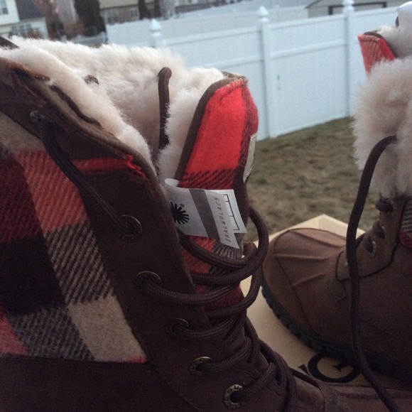 UGG ADIRONDACK II BOOTS PLAID - Picture 7 of 10